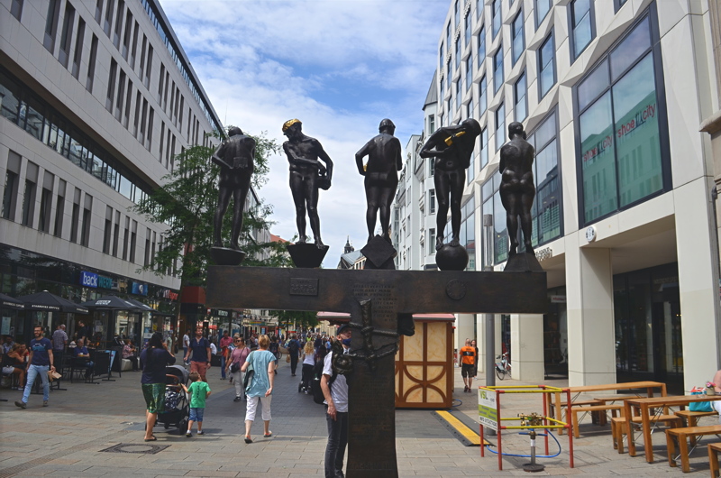 29 - The Unzeitgemäße Zeitgenossen (Untimely Contemporaries) monument, a bronze sculpture created by Bernd Goebel